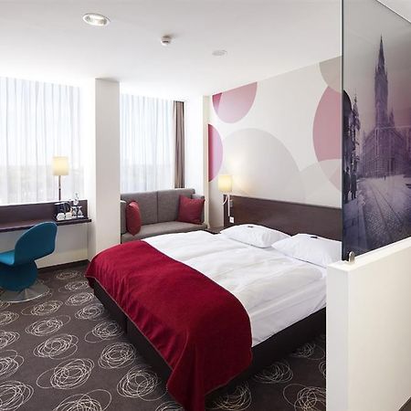 Webers - Das Hotel Im Ruhrturm Essen Quarto foto